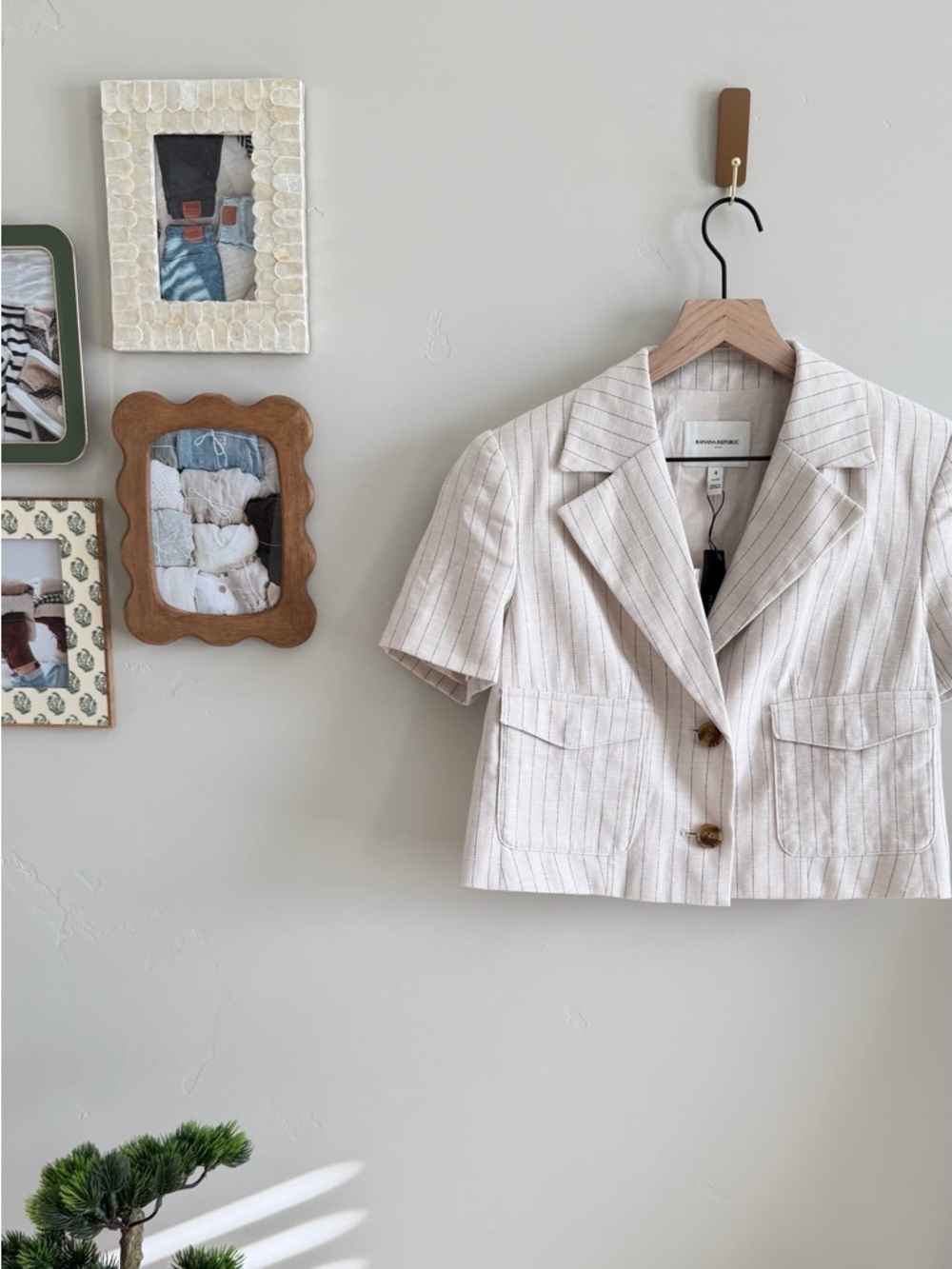 Banana Republic Herringbone Cropped Blazer in Neutral Stripe - Picture 3 of 6